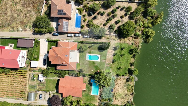 Balotesti, vila eleganta cu piscina si iesire la lac, Caciulati,