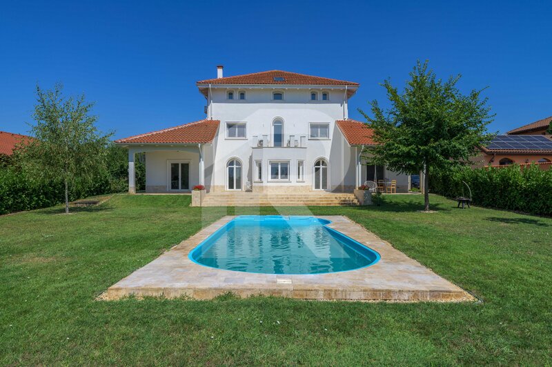 Balotesti, vila eleganta cu piscina si iesire la lac, Caciulati,