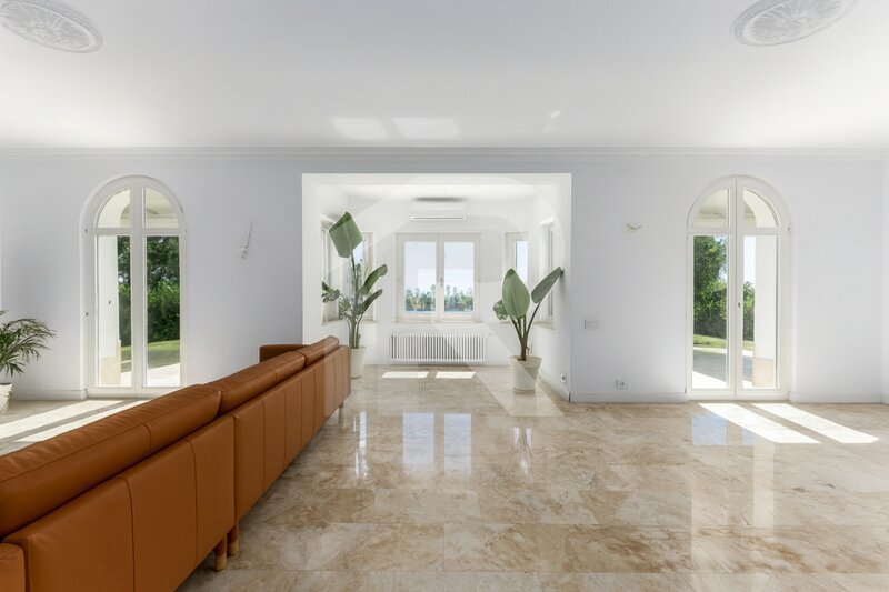 Balotesti, vila eleganta cu piscina si iesire la lac, Caciulati,