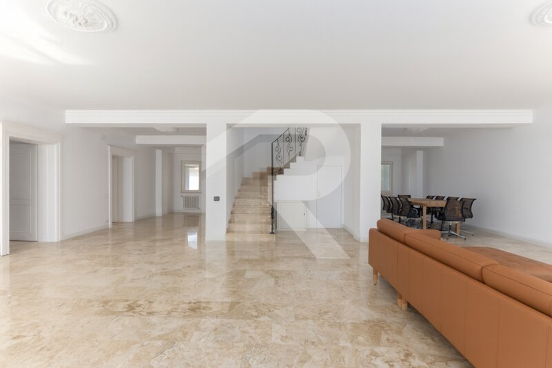 Balotesti, vila eleganta cu piscina si iesire la lac, Caciulati,