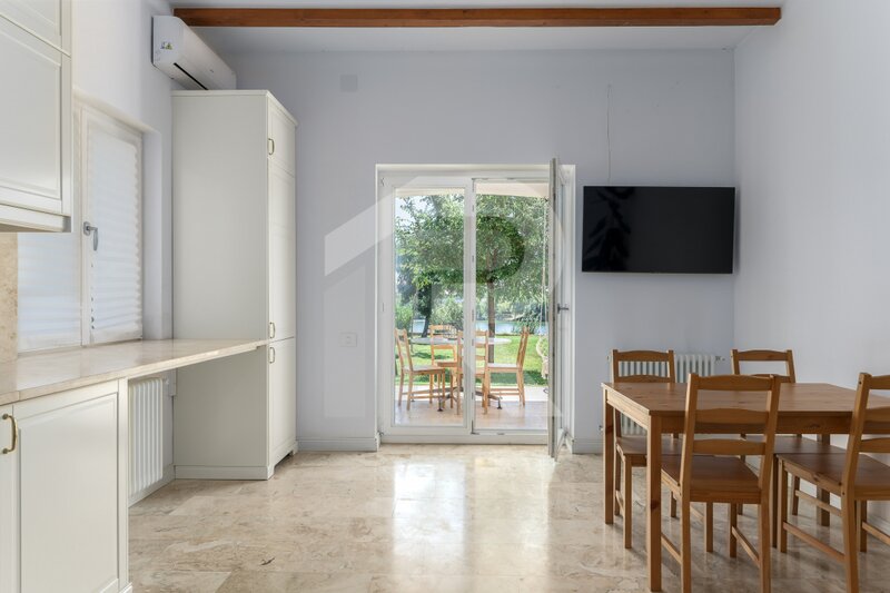 Balotesti, vila eleganta cu piscina si iesire la lac, Caciulati,