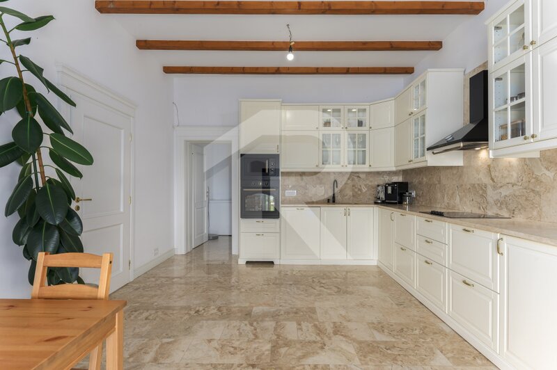 Balotesti, vila eleganta cu piscina si iesire la lac, Caciulati,