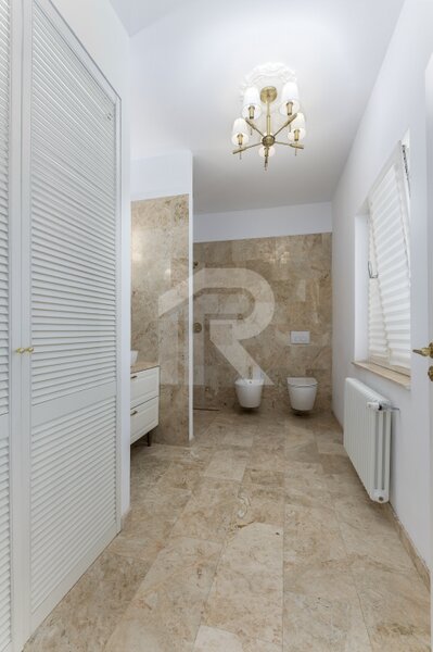 Balotesti, vila eleganta cu piscina si iesire la lac, Caciulati,